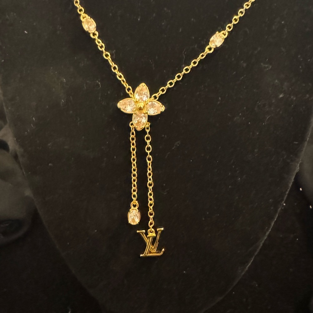 Louis Vuitton Gold Necklace with Crystal Details - Picture 2 of 8